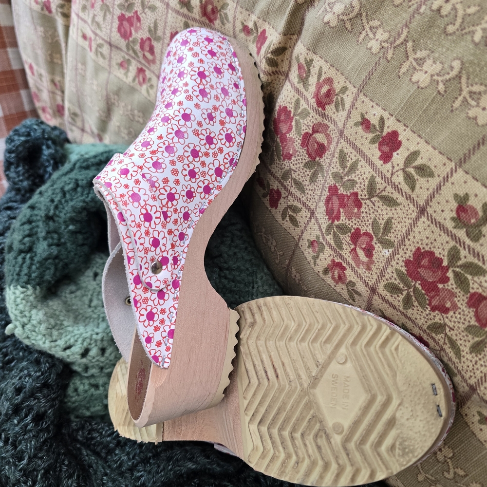 Hanna Andersson Pink Floral Clogs